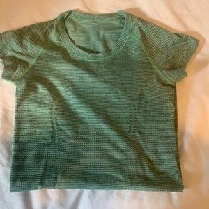 Lululemon short sleeve top in green size 2